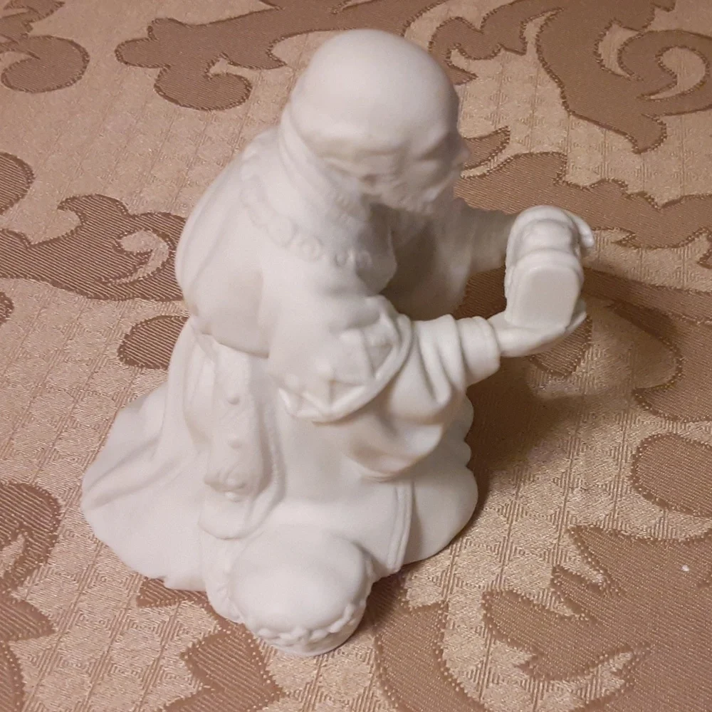 Avon Nativity Collectibles Magi-Melchior Porcelain Figurine